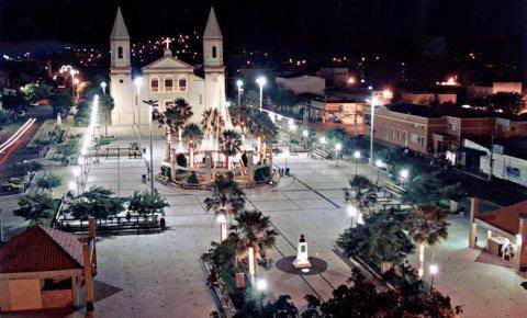 Vista panorâmica da Praça da Matriz de Itapipoca. conheca-o-ceara-principais-cidades-itapipoca